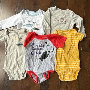Baby boys size 6 months lot of 5 assorted one piece shirts carters others
